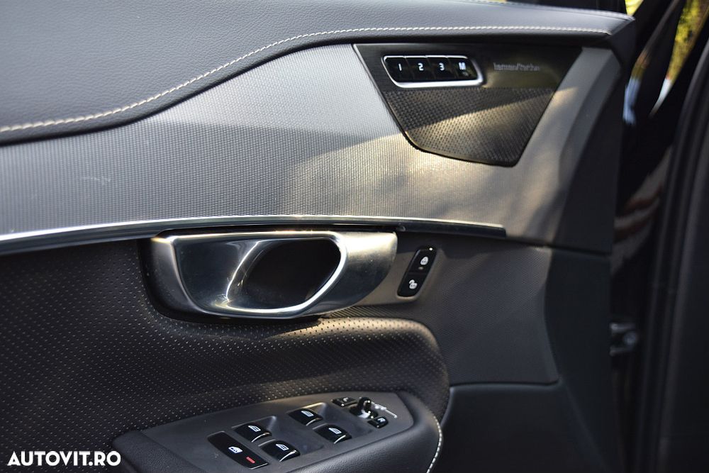 Volvo XC 90 B5 D AWD Plus Dark - 18