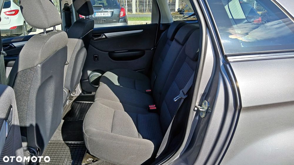 Mercedes-Benz Klasa B 180 Autotronic - 29