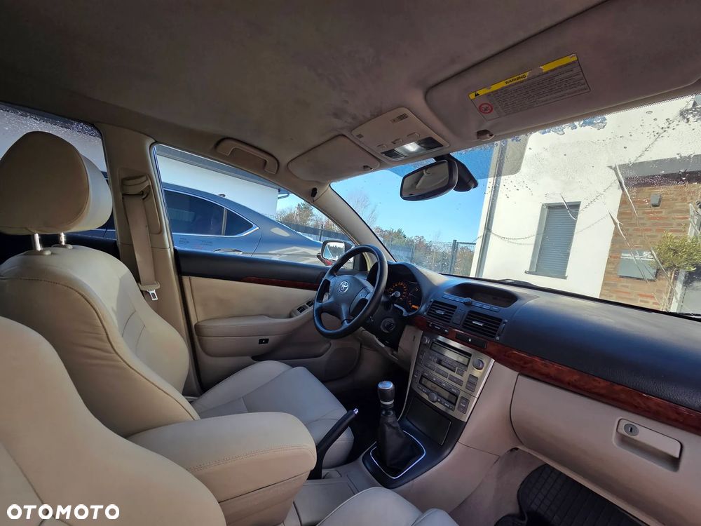 Toyota Avensis 2.2 D-4D Sol - 24