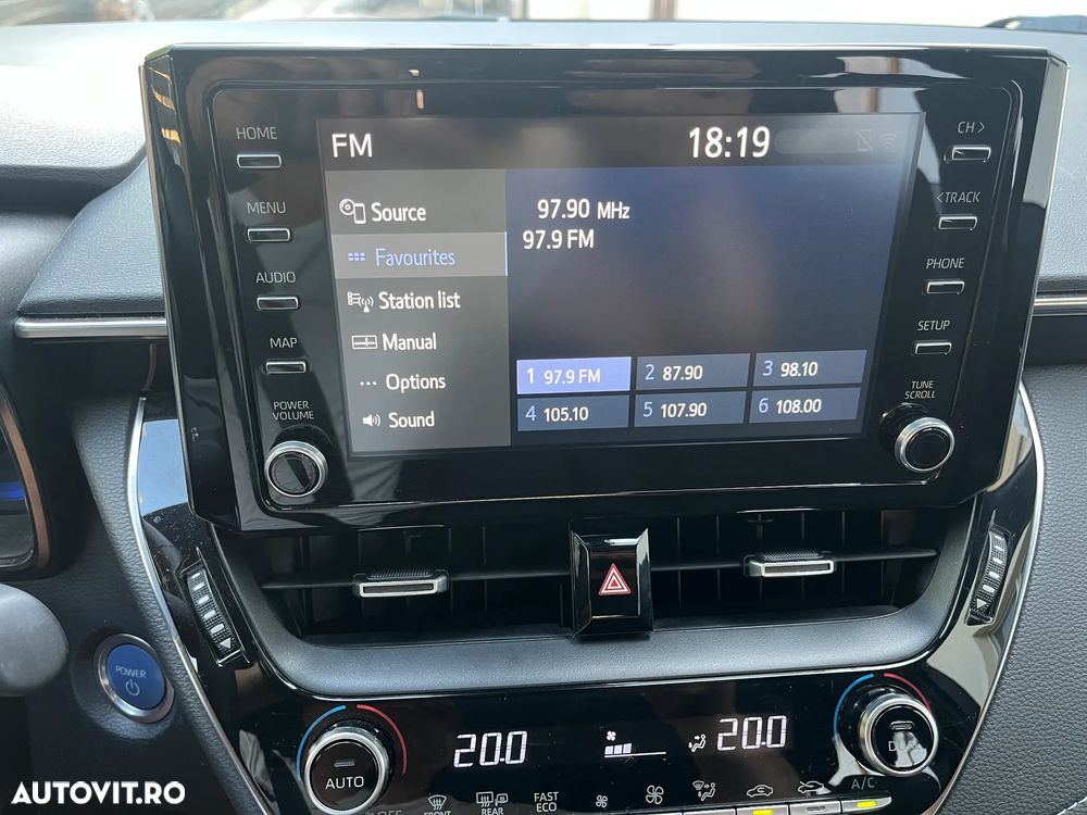 Toyota Corolla Sedan 1.8 HSD Dynamic - 18