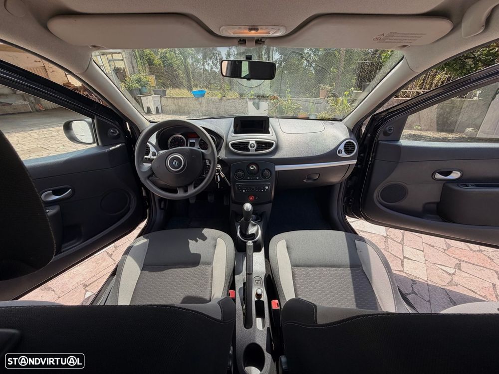 Renault Clio - 36