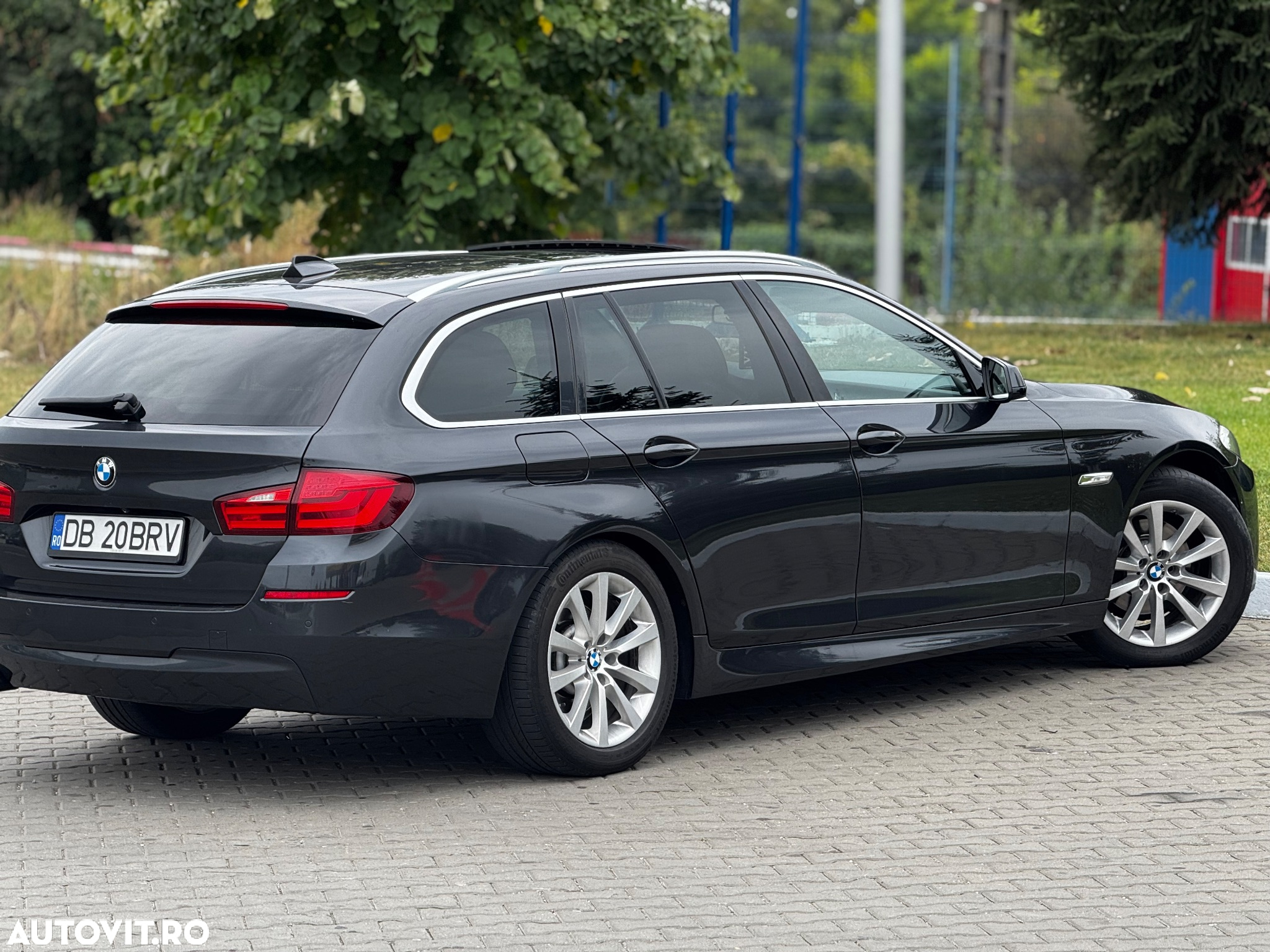 BMW Seria 5 520d xDrive - 4
