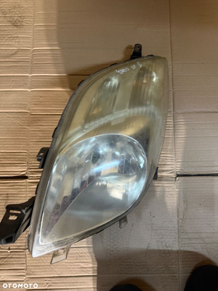 Lampa lewy przód Toyota Yaris 05-09r. - 1