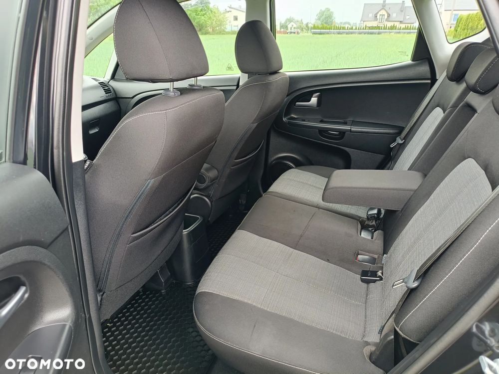 Kia Venga - 8