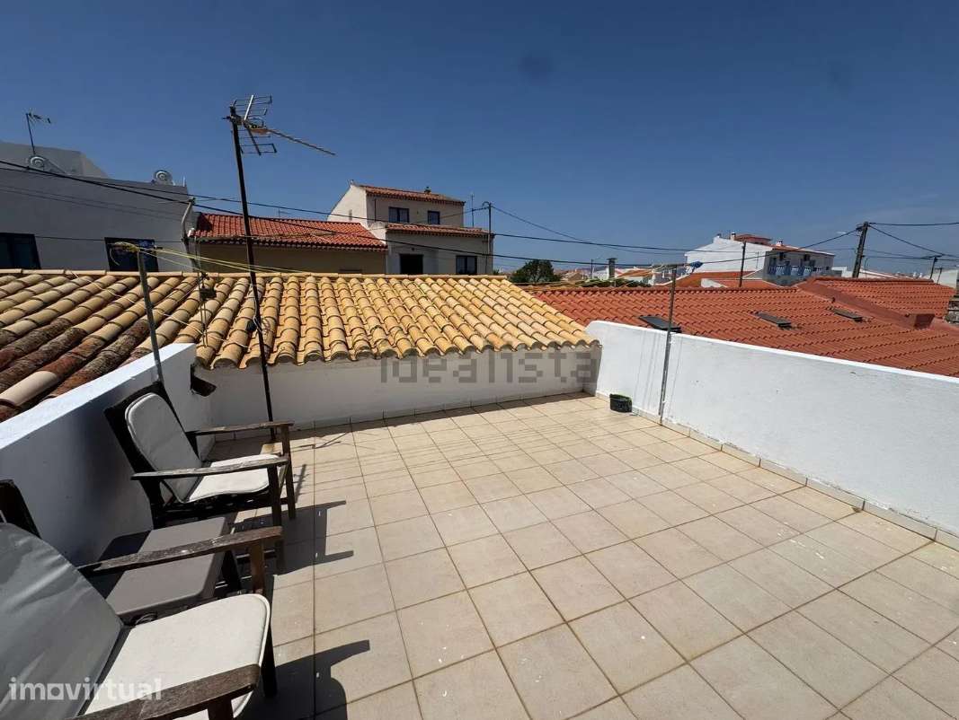 Moradia térrea com jardim e terraço em Odiáxere - Grande imagem: 4/10
