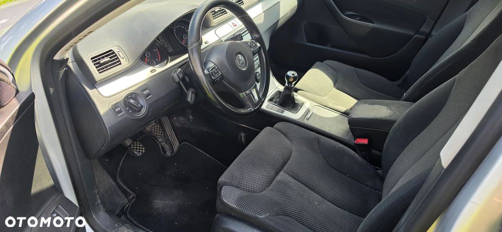 Volkswagen Passat 2.0 TDI Comfortline - 16
