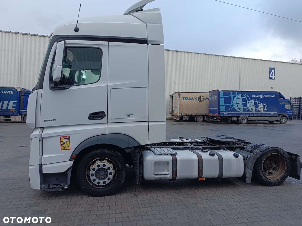 Mercedes-Benz ACTROS - 8