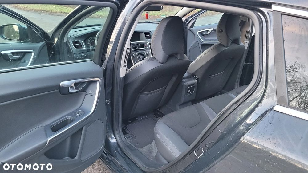 Volvo V60 D5 Momentum - 9