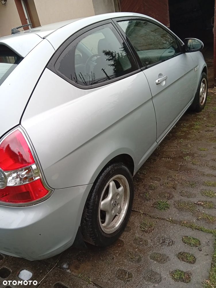 Hyundai Accent - 5