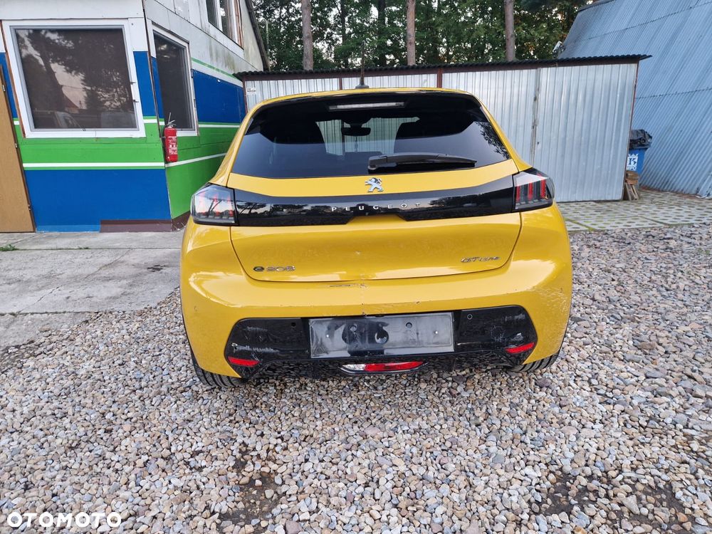 Peugeot 208 - 8