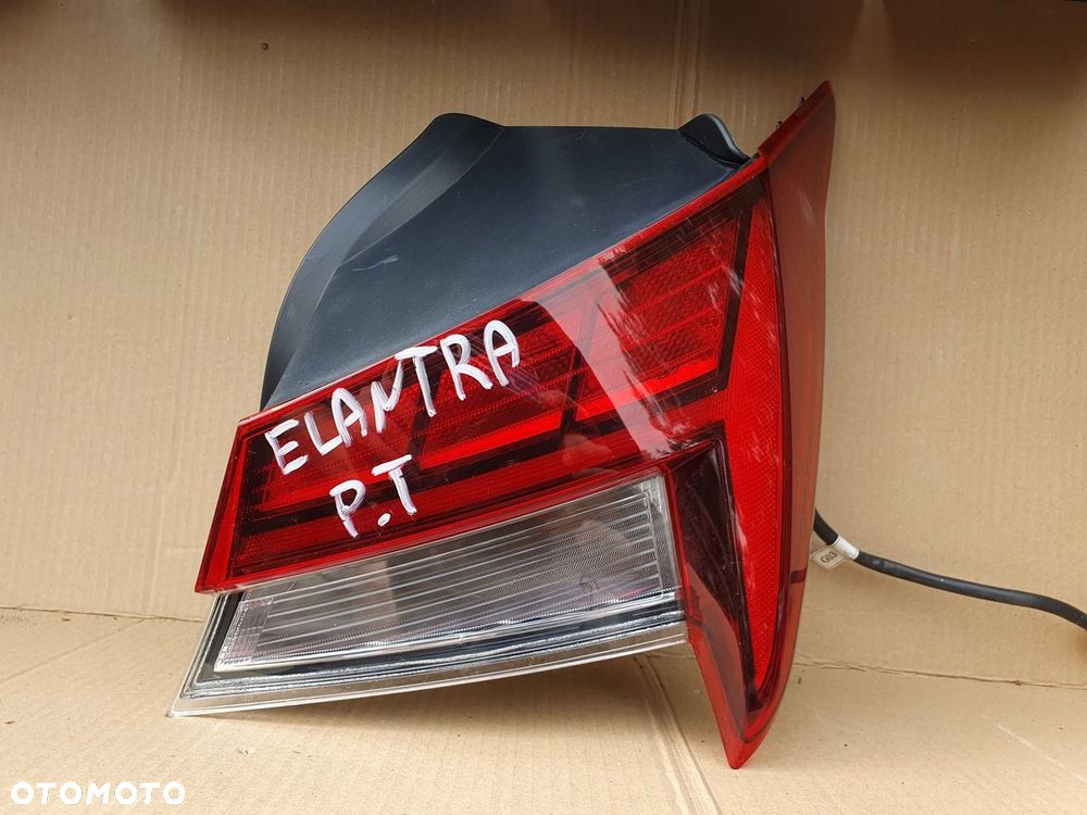 HYUNDAI ELANTRA VII LAMPA TYŁ LEWA TYLNA W BŁOTNIK 92402-AA000 EUROPA - 2