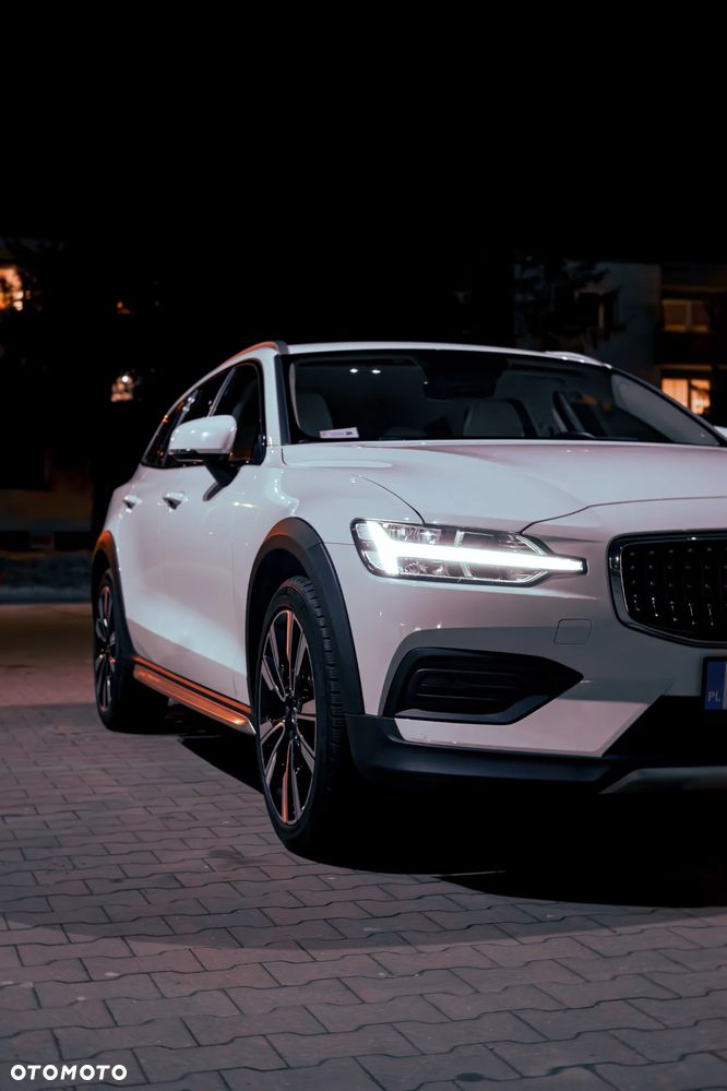Volvo V60 D4 AWD Momentum Pro - 1