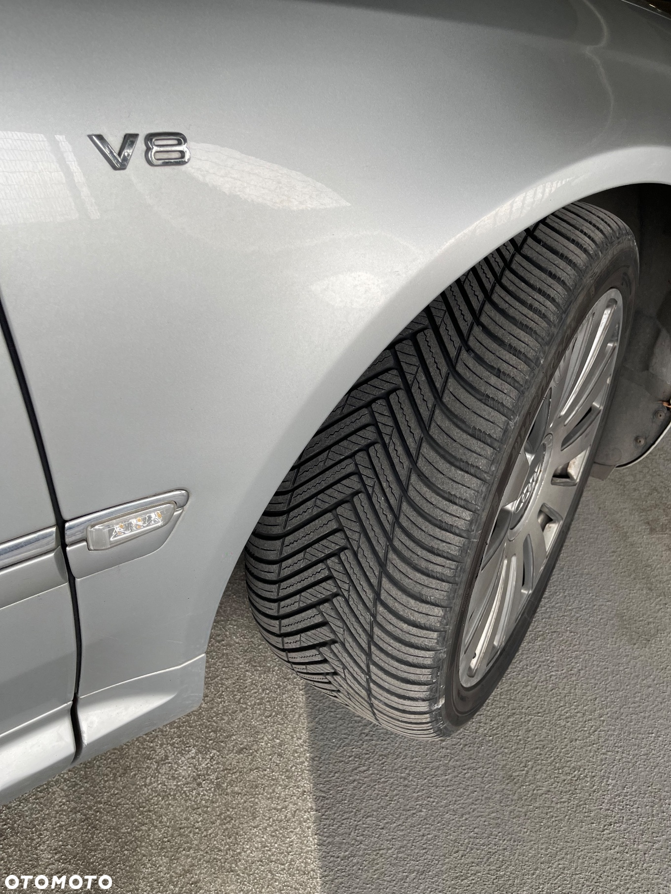 Audi A8 4.2 L Quattro - 21