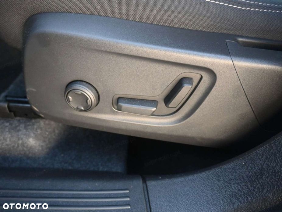 Volvo XC 40 B3 Plus Dark - 8