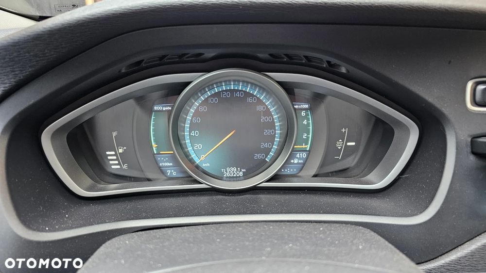 Volvo V40 T3 Momentum - 34