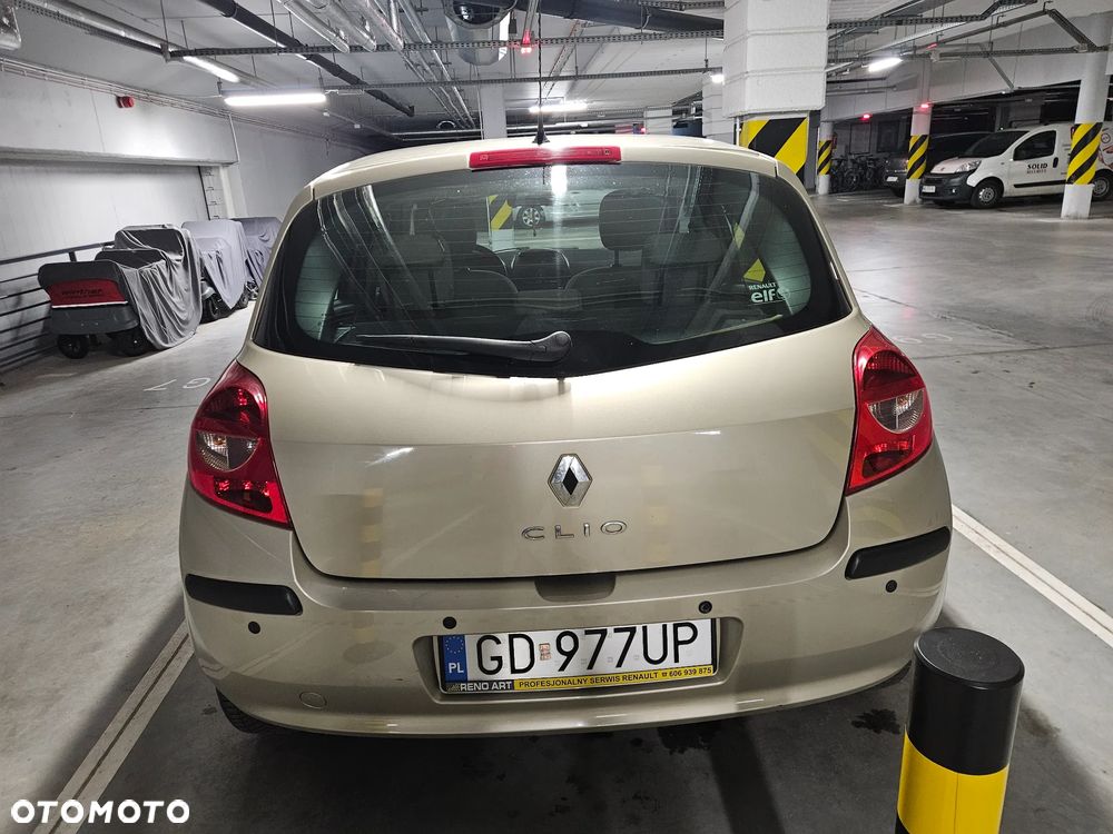 Renault Clio 1.4 16V Authentique - 6