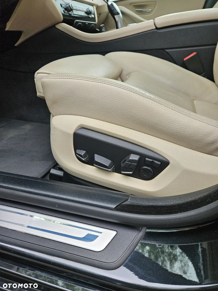 BMW Seria 5 525d xDrive - 11