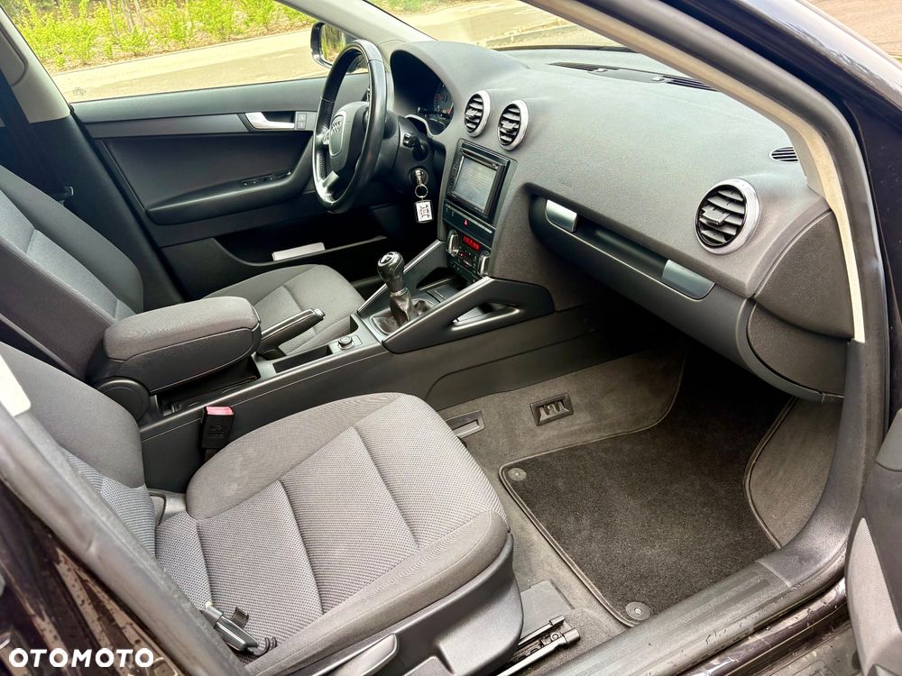 Audi A3 Sportback 1.6 TDI DPF Ambiente - 9