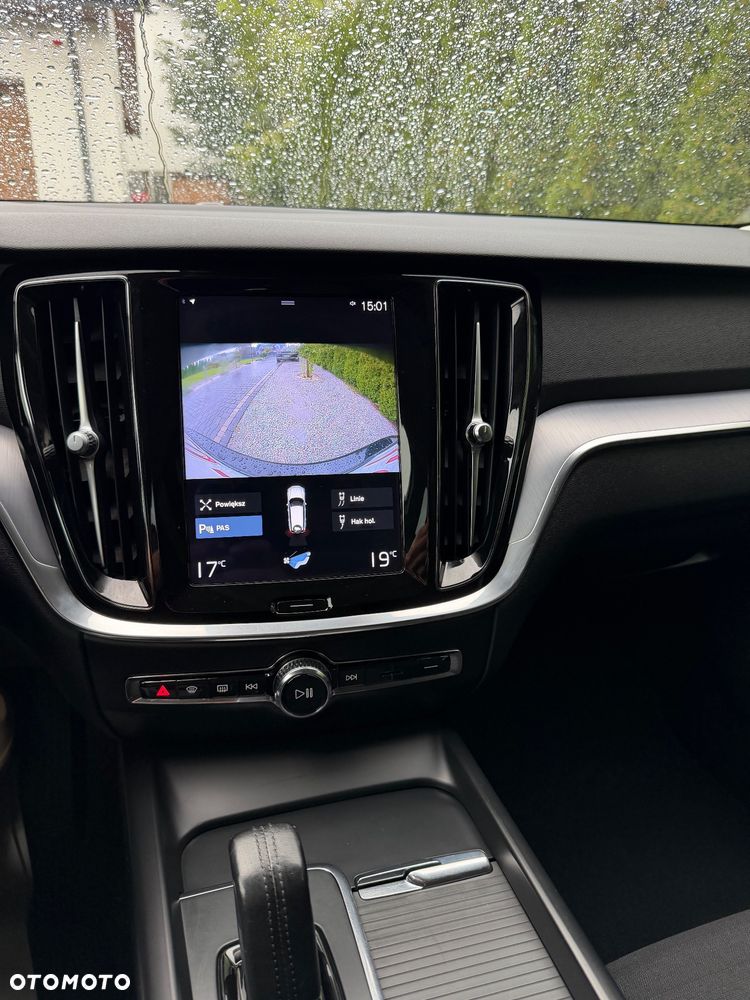 Volvo V60 B4 D Momentum - 24