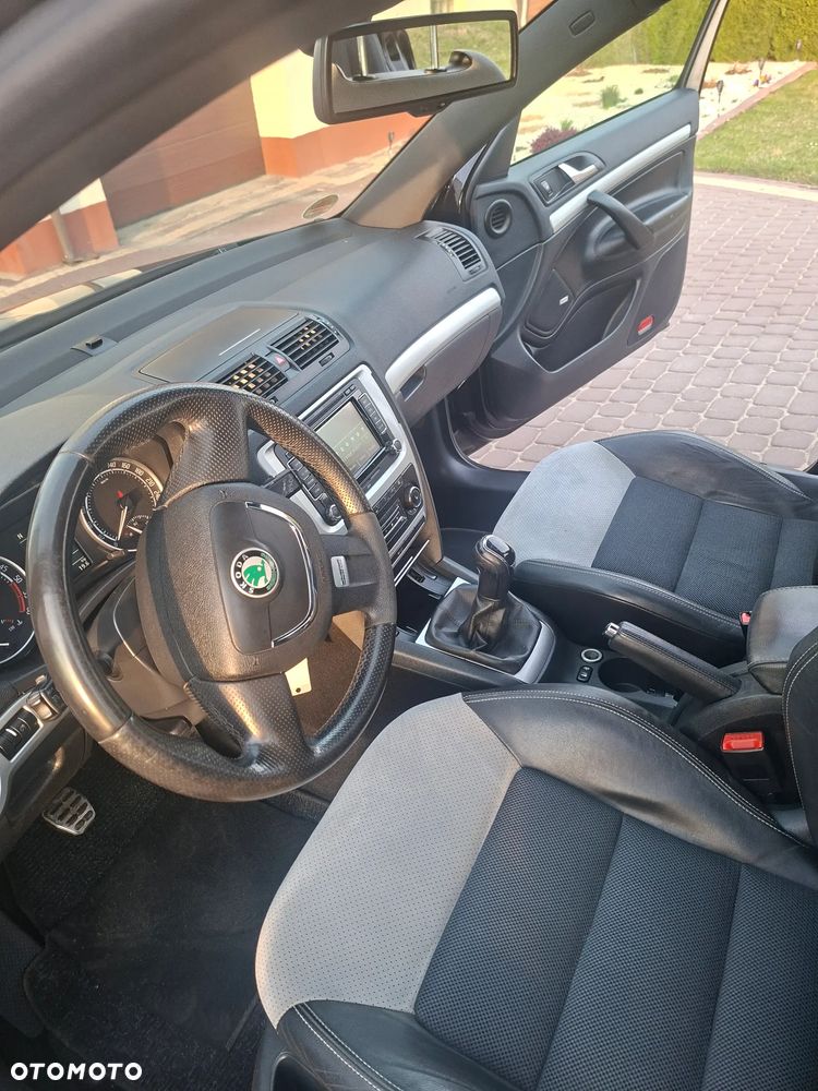 Skoda Octavia 2.0 TDI CR DPF RS - 20