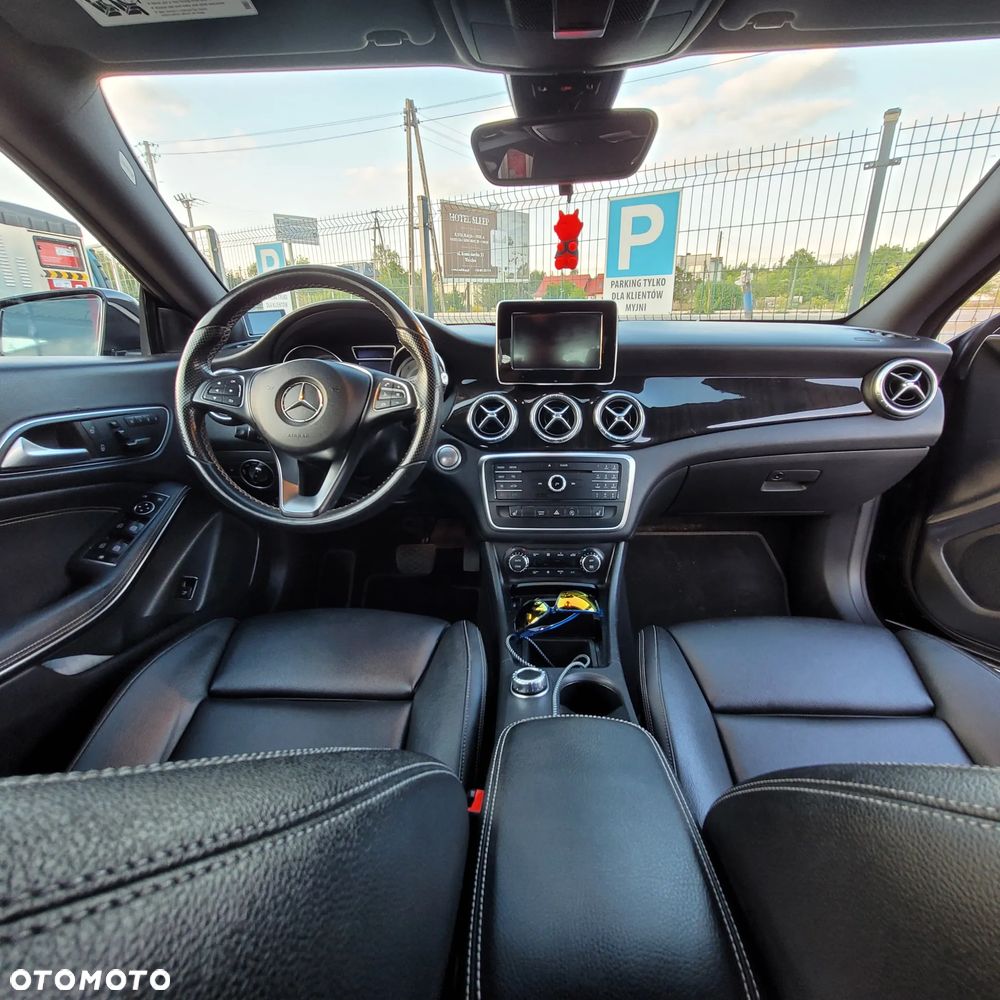 Mercedes-Benz CLA 250 7G-DCT AMG Line - 13