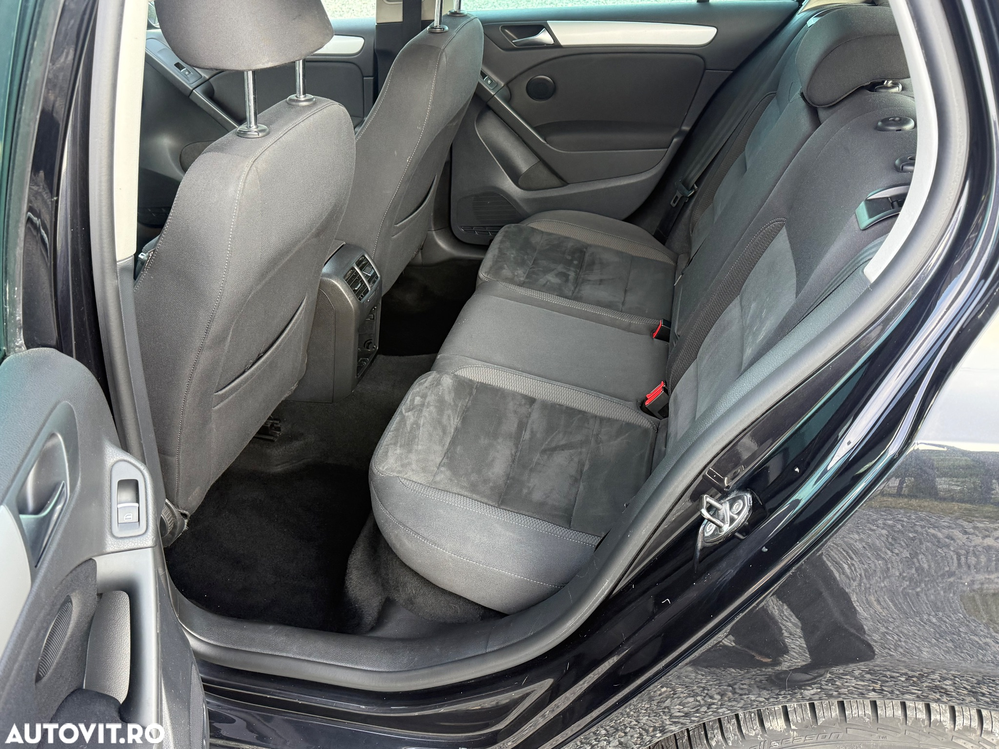 Volkswagen Golf 1.6 TDI BlueMotion Technology DPF Comfortline - 16