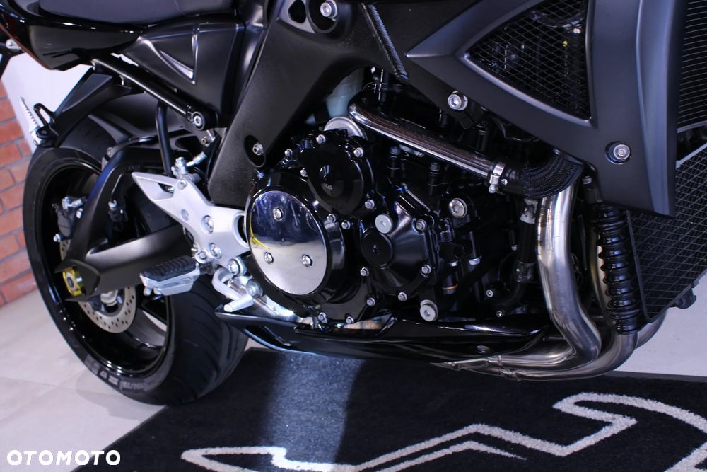 Suzuki GSX - 21
