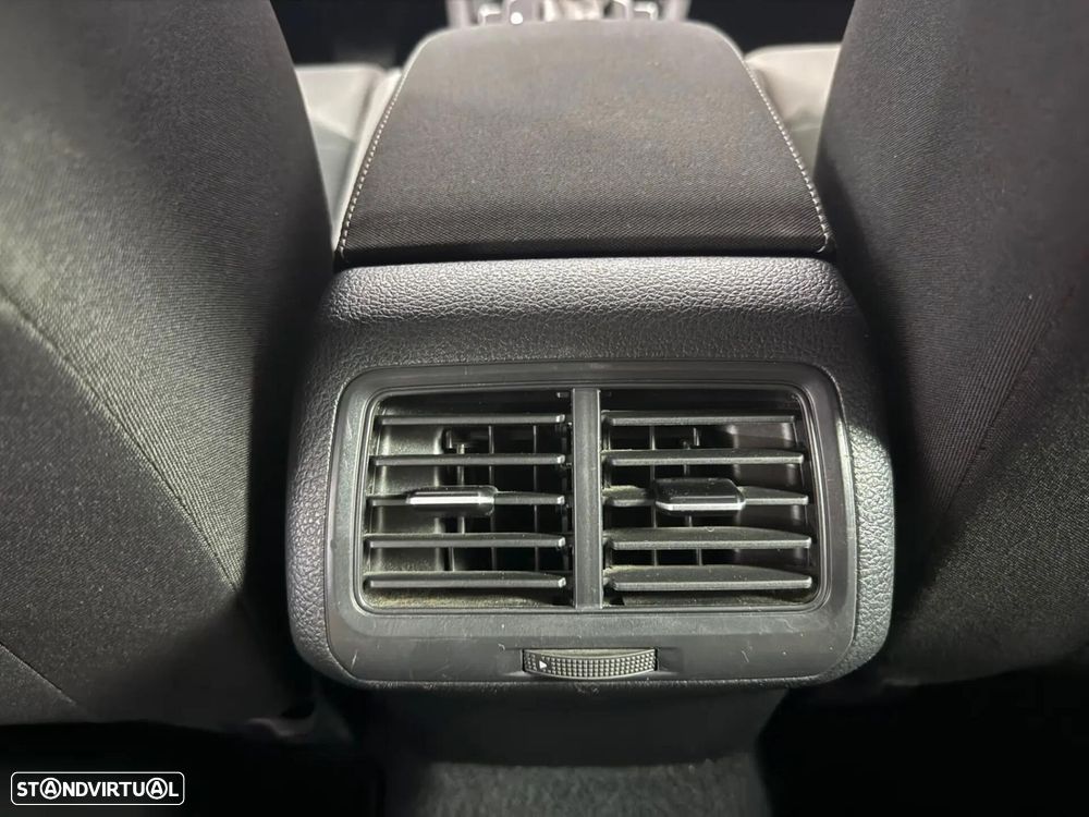 VW Golf 1.6 TDI Highline DSG - 16