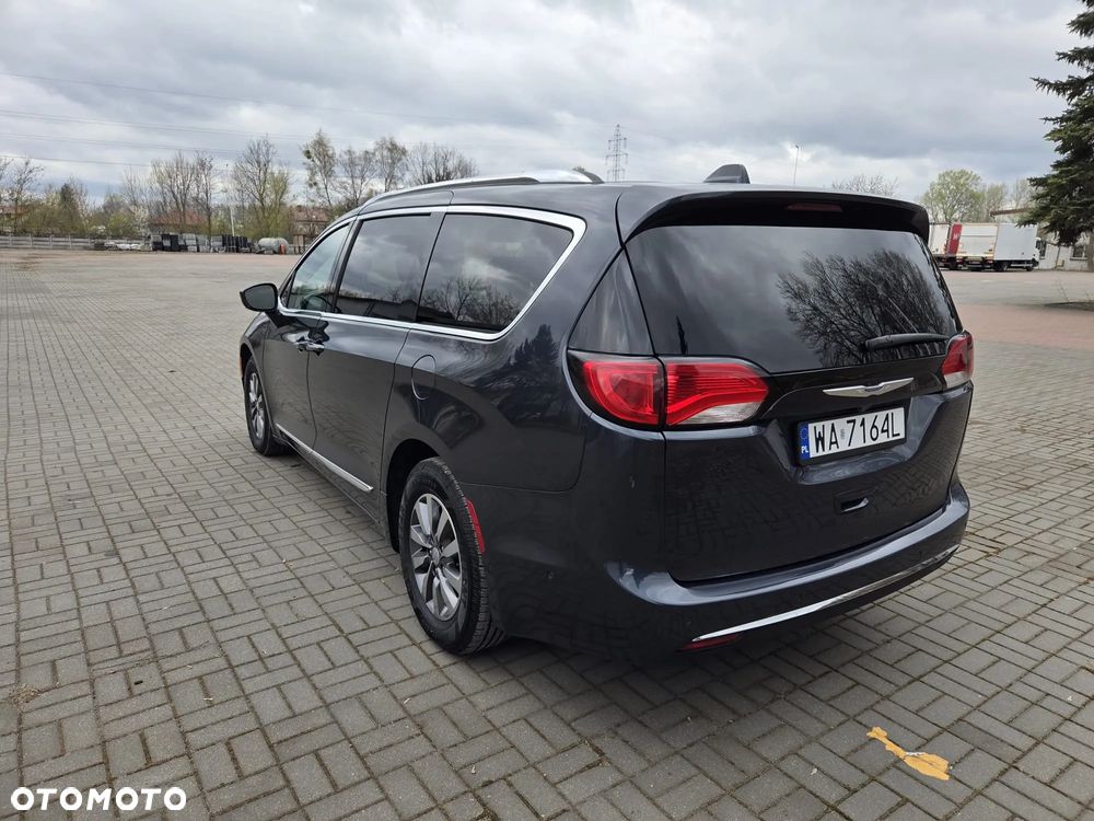 Chrysler Pacifica - 3