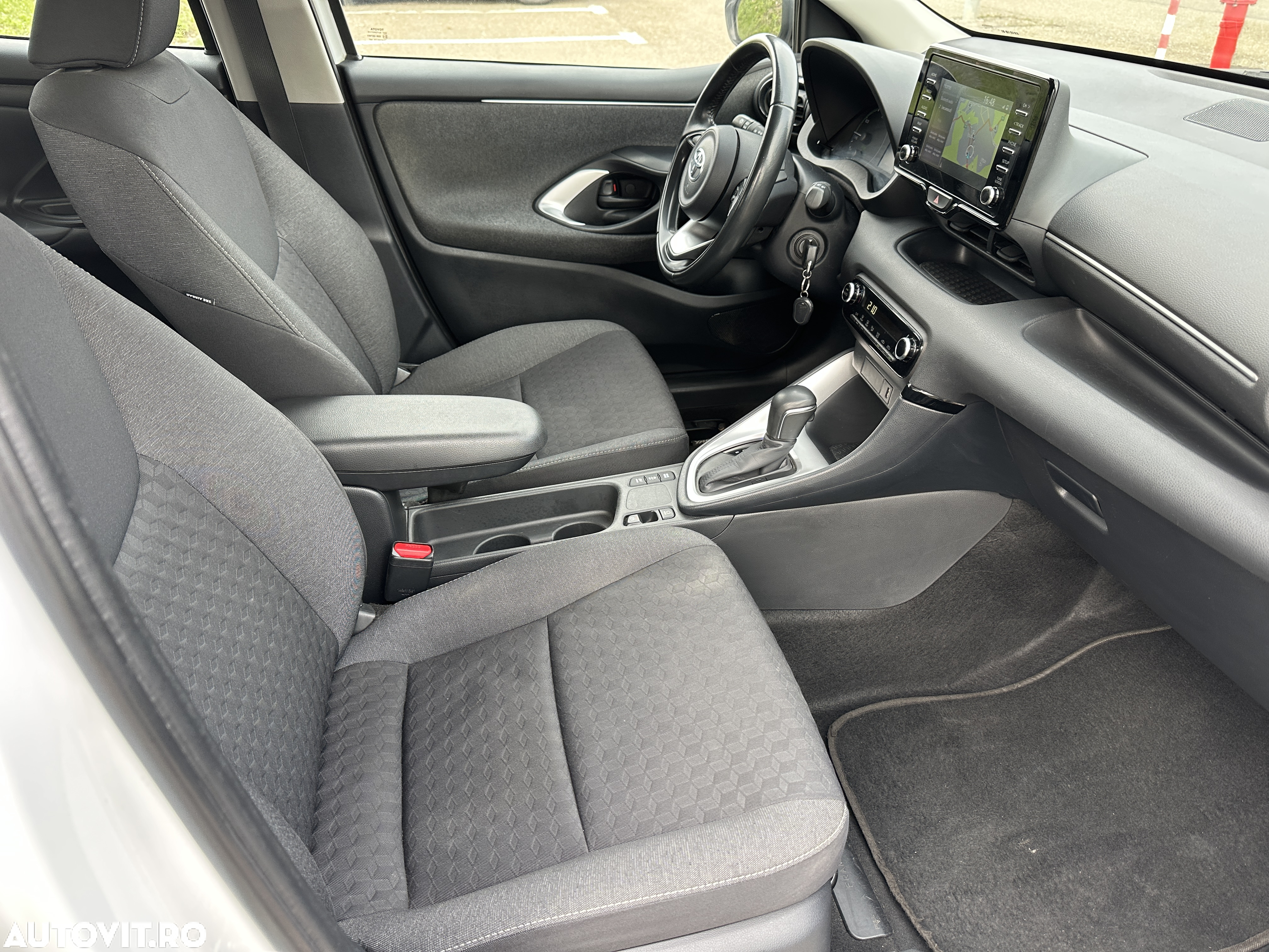 Toyota Yaris 1.5 VVT-i HSD Dynamic - 9