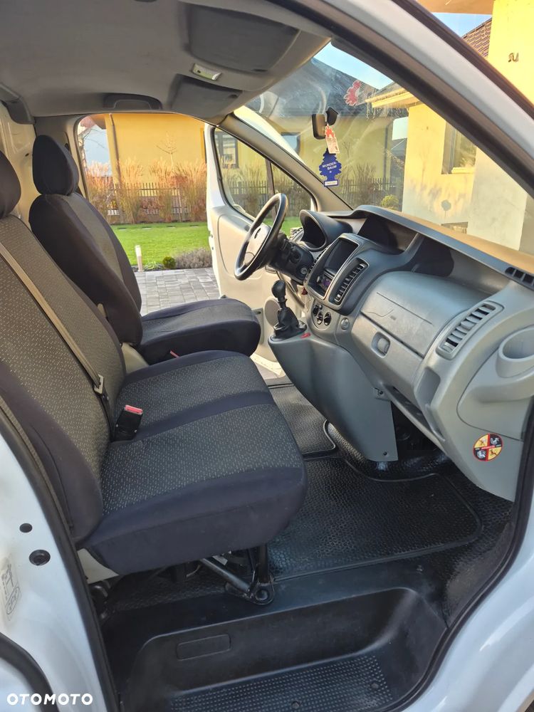 Opel Vivaro - 8