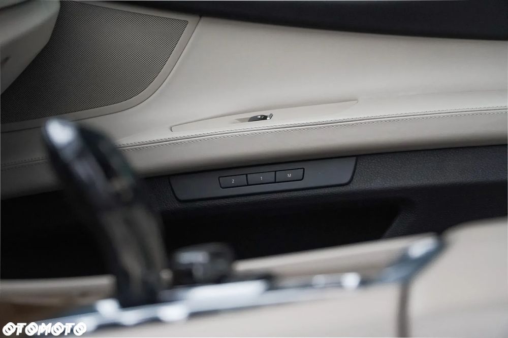 BMW Seria 7 750i L xDrive - 29