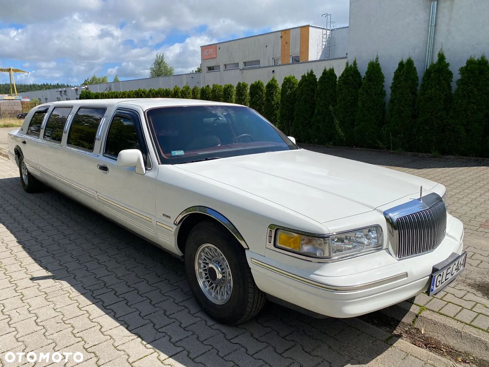 Lincoln Town Car ver-4-6-executive - 5