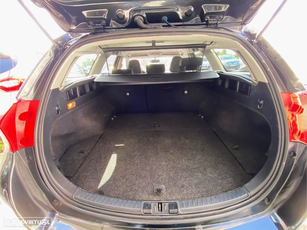 Toyota Auris Touring Sports 1.4 D-4D Com+P.Sport - 25