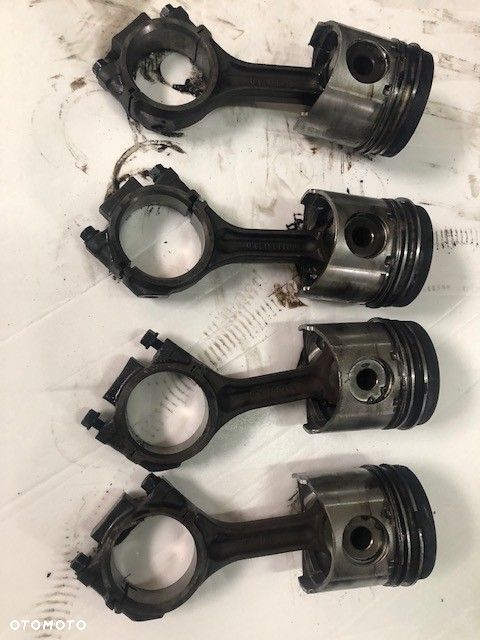 Korbowód R113612 - John Deere 4039 - 2