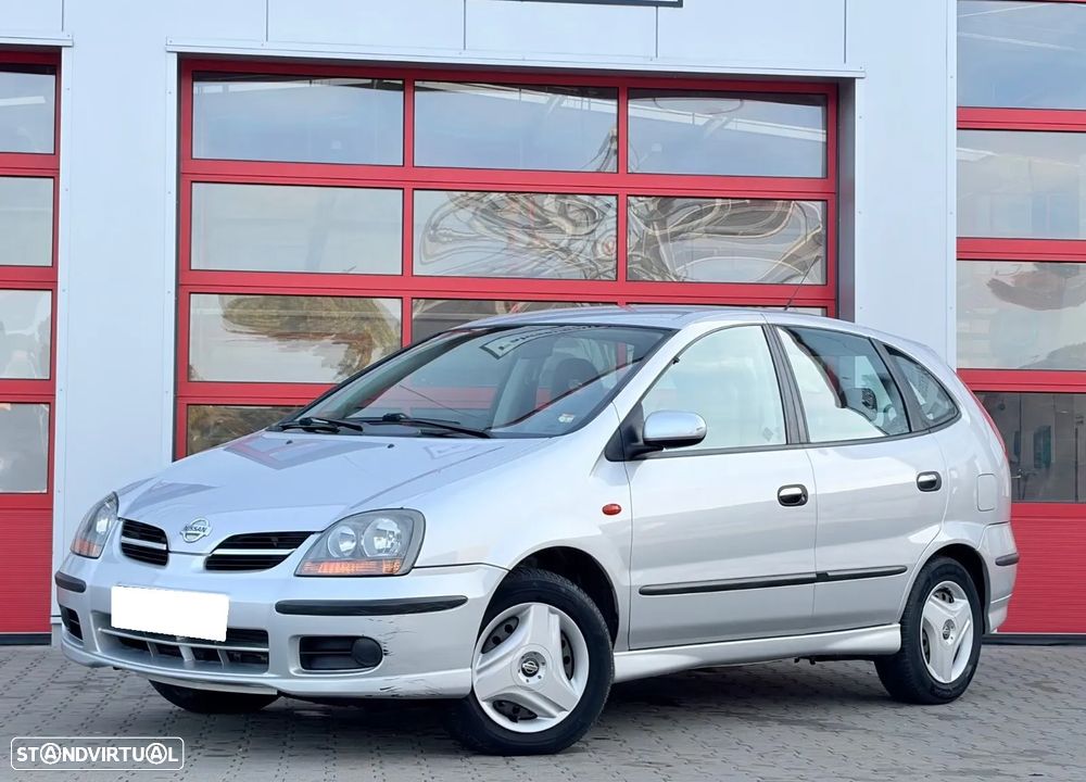 Nissan Almera Tino - 1