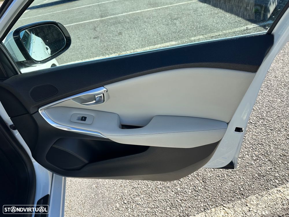 Volvo V40 D2 Momentum - 31