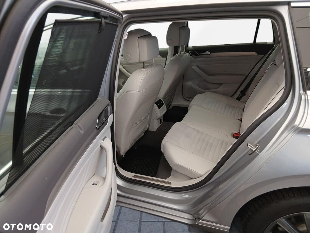 Volkswagen Passat 2.0 TDI Elegance DSG - 14