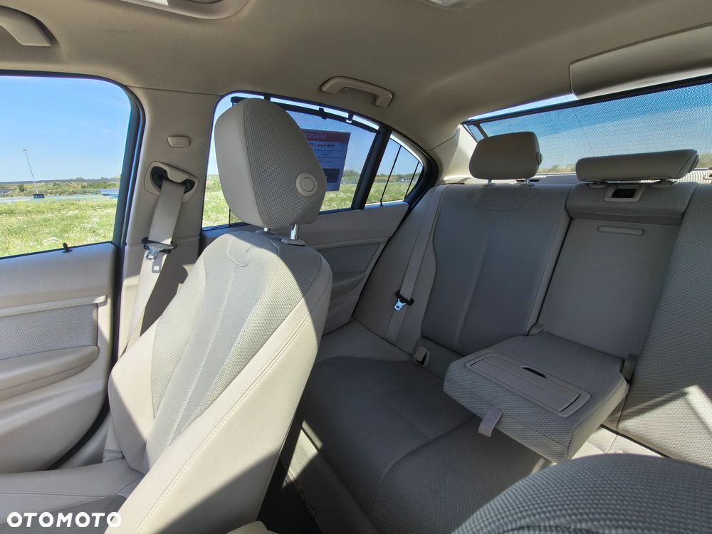 BMW Seria 3 328i xDrive Modern Line - 17