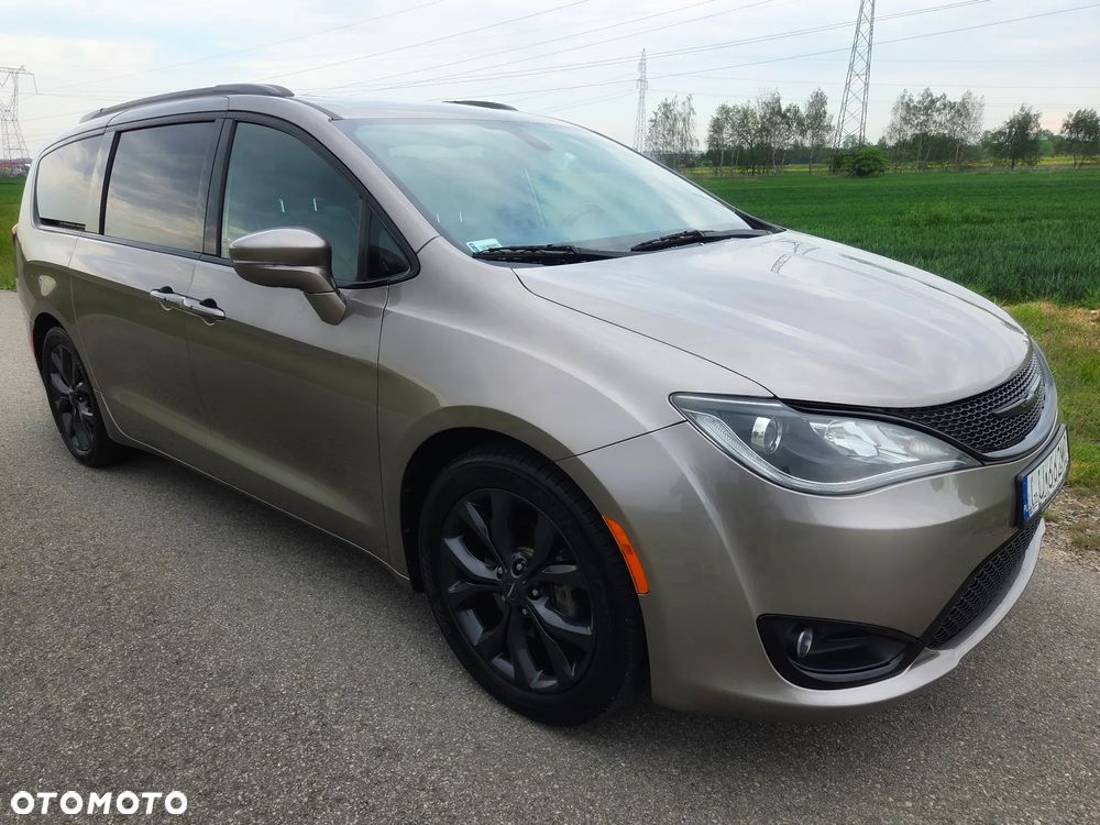 Chrysler Pacifica - 2