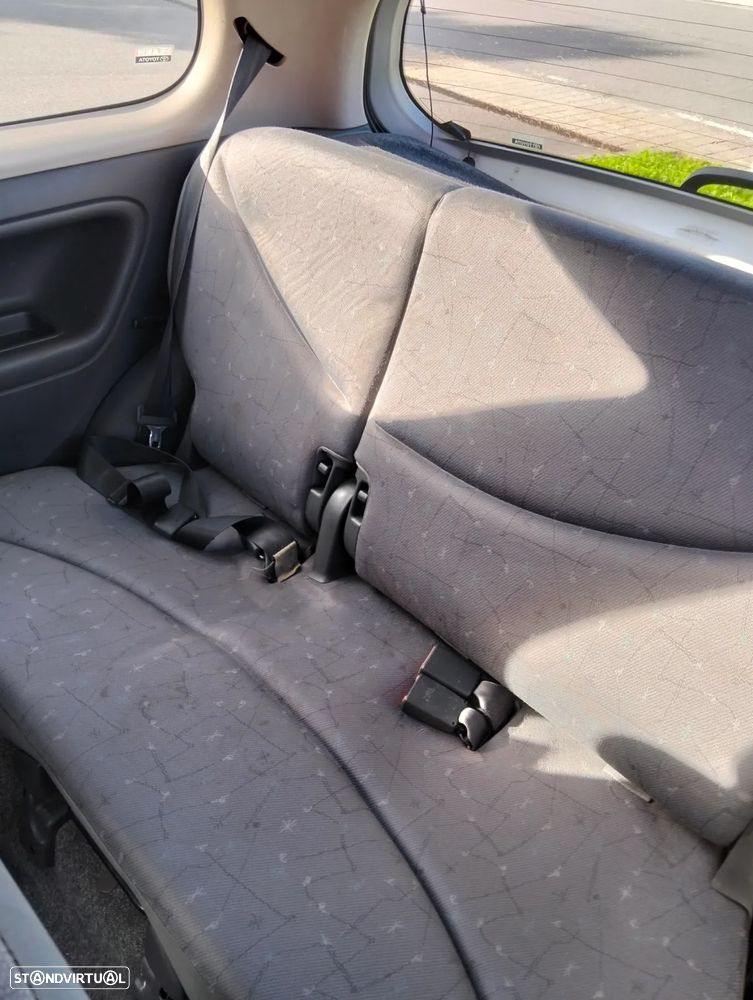 Toyota Yaris 1.0 Eco - 12