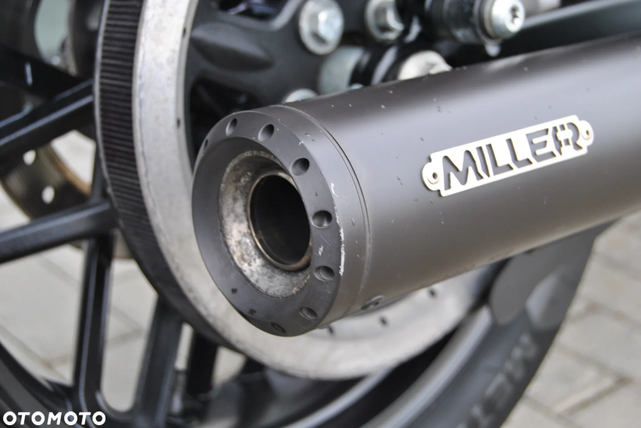 Harley-Davidson Sportster Roadster 1200R - 34