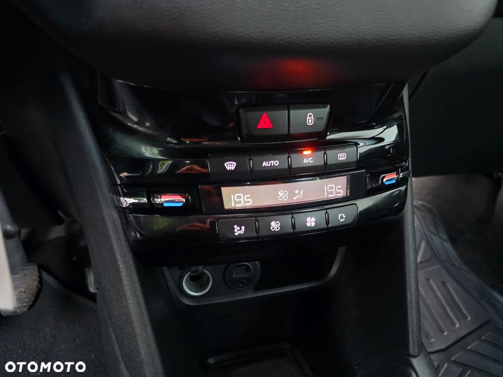 Peugeot 208 1.2 VTi Allure - 18