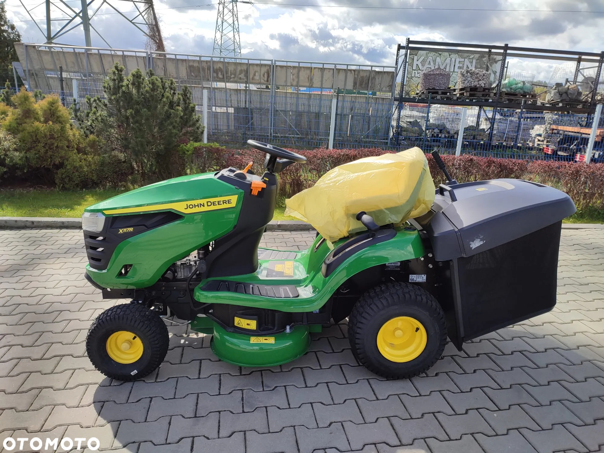 John Deere X117R - 4