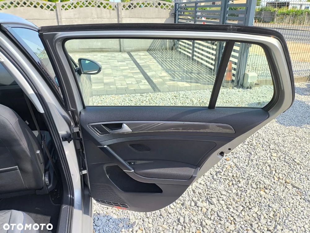 Volkswagen Golf - 24