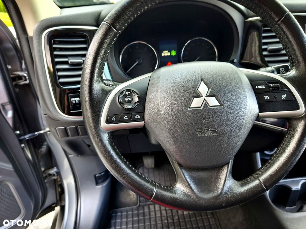 Mitsubishi Outlander 2.0 Intense 2WD - 17