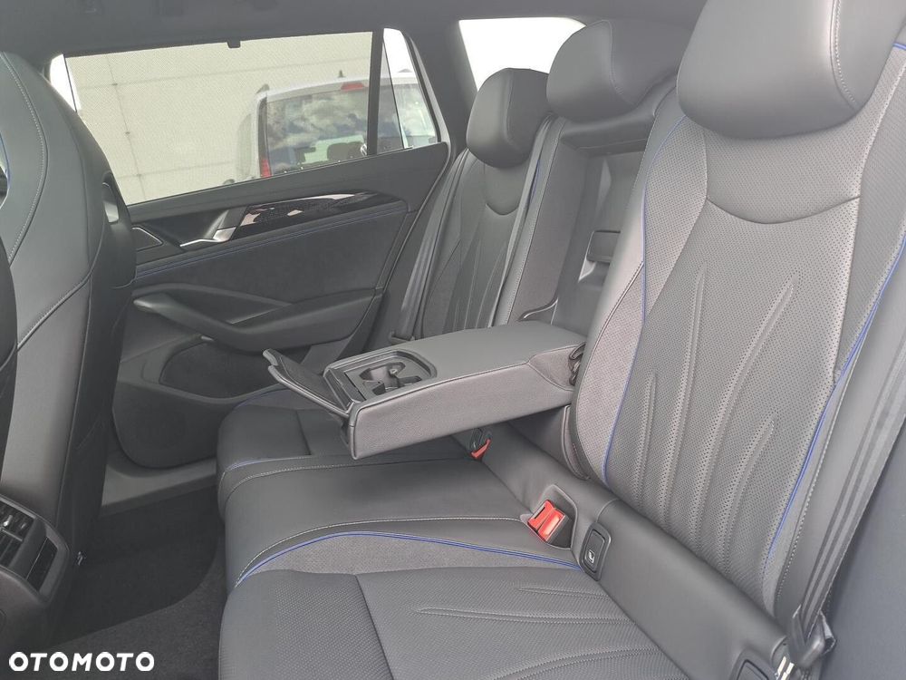 Volkswagen Passat - 14