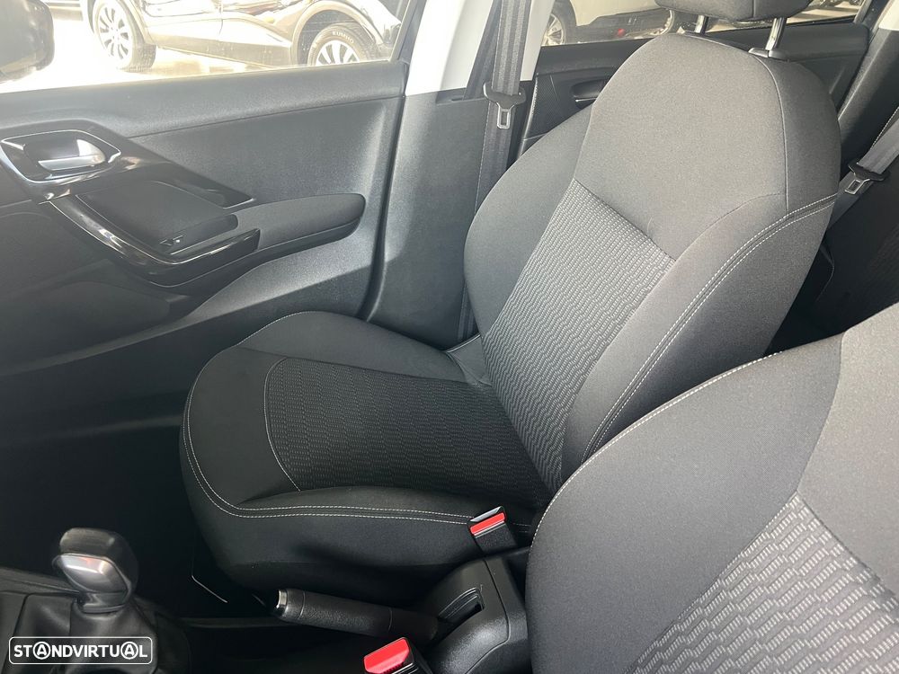 Peugeot 208 1.2 PureTech Style - 25