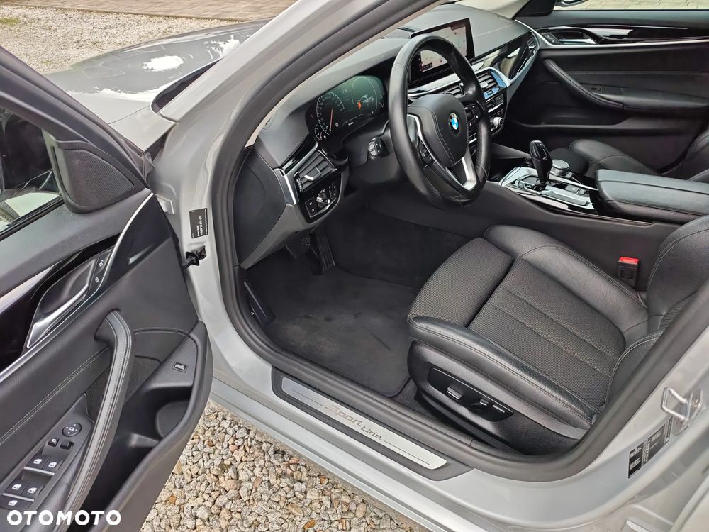 BMW Seria 5 530i Sport Line - 9