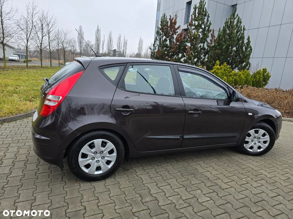 Hyundai i30 1.6 Comfort - 11